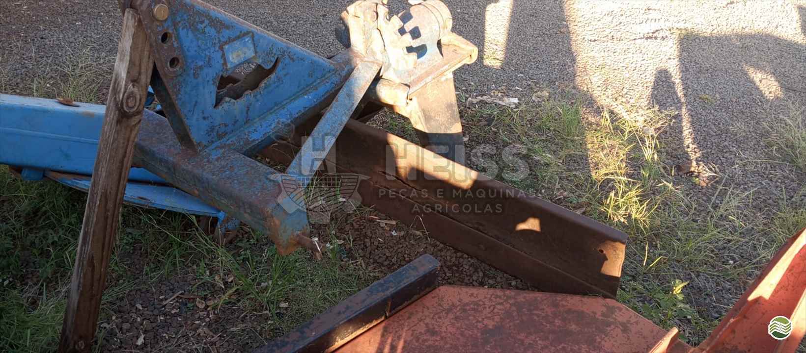 IMPLEMENTOS AGRICOLAS PLAINA NIVELADORA PLAINA HIDRÁULICA TRASEIRA Heiss - Peças Agrícolas TOLEDO PARANÁ PR